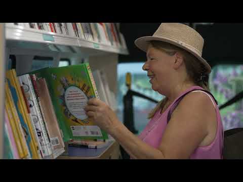 The Lake County Bookmobile visits a farmer’s market